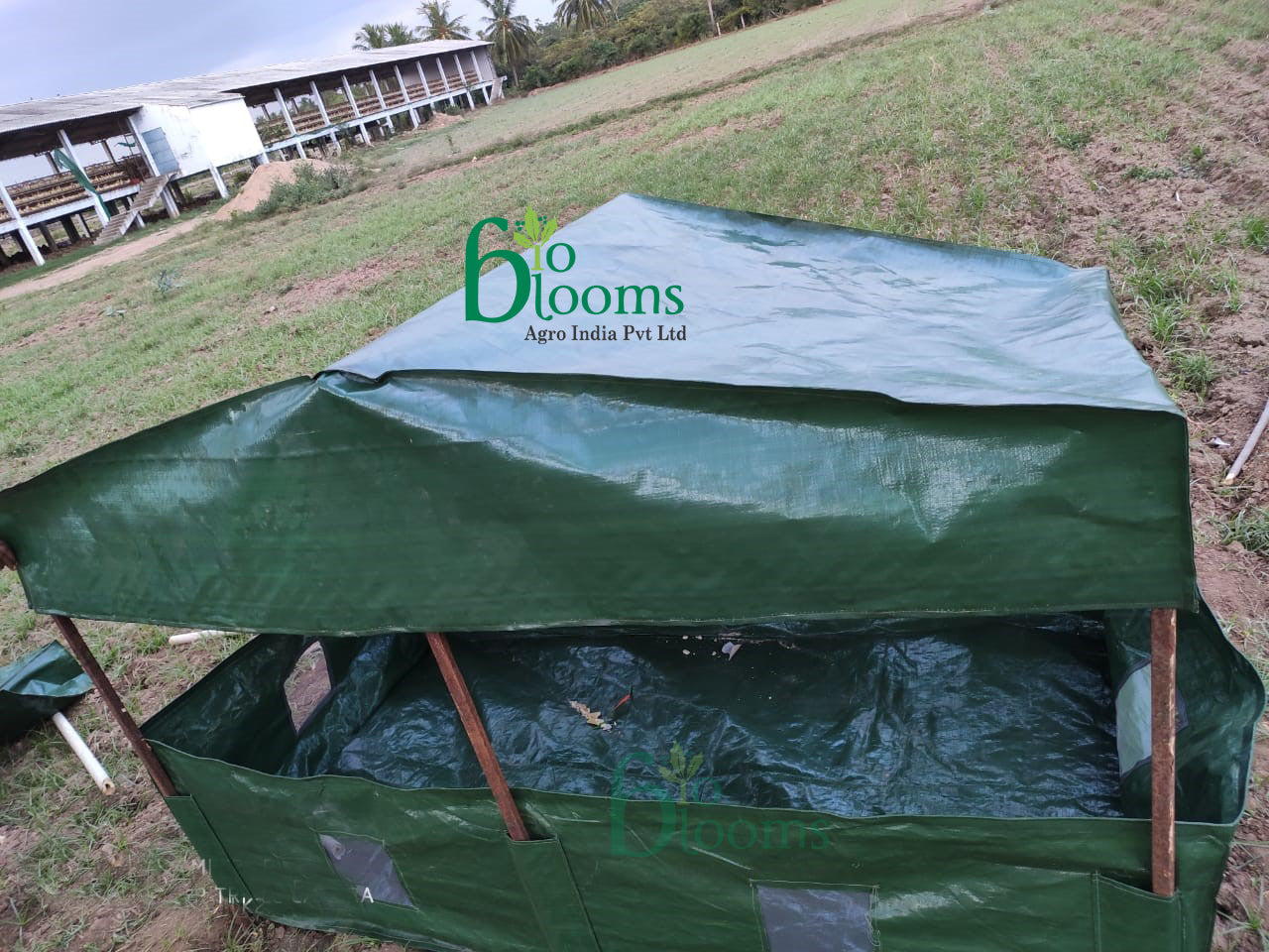 Vermi compost making bed with top cover 340 gsm