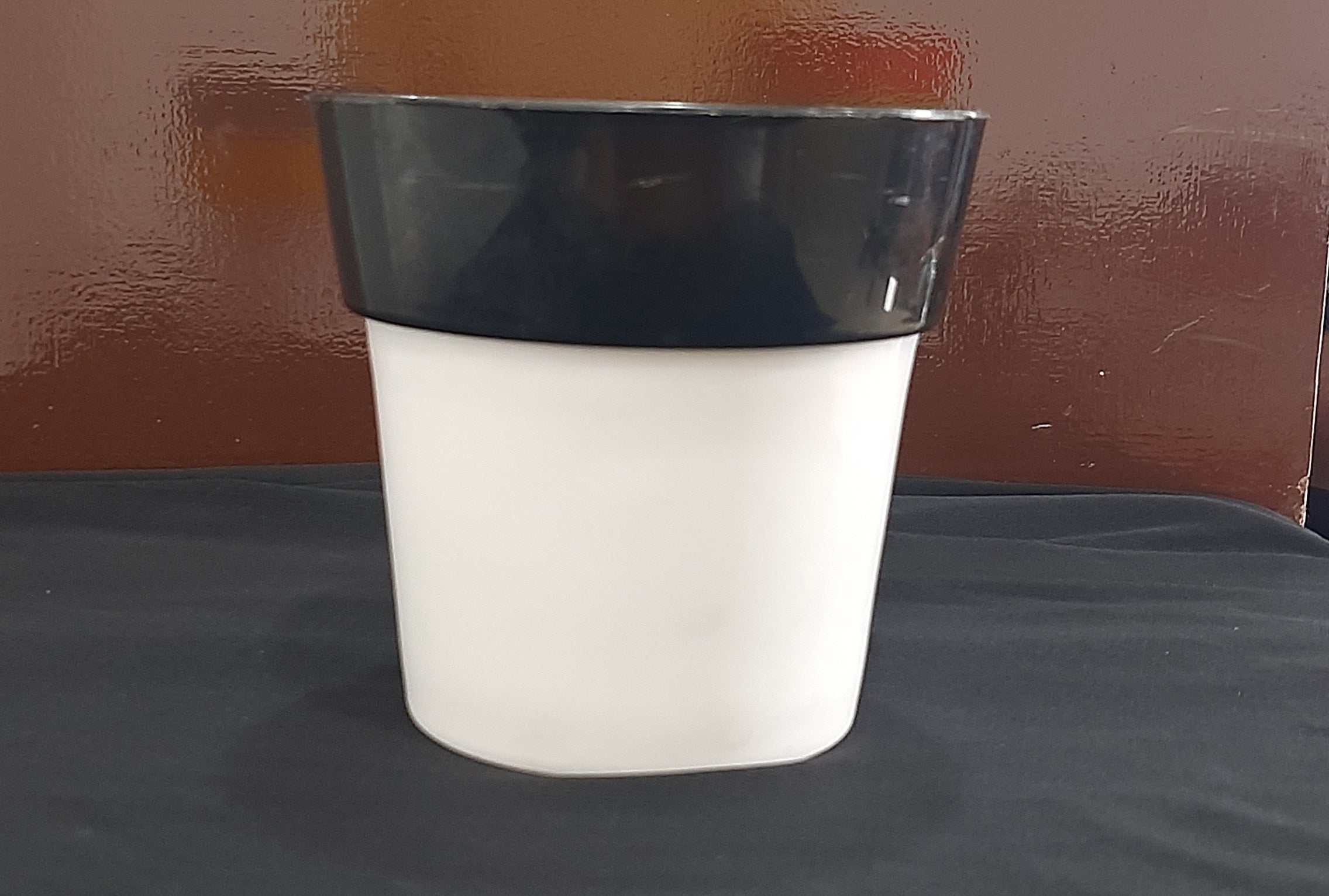 Dual color planters